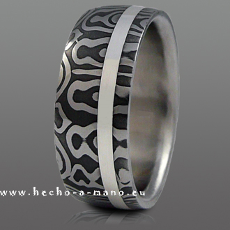 Handgefertigte Damast-Trauringe mit Silber-Inlay