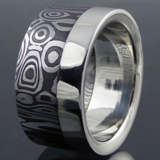 Eleganter, handgefertigter Damastring mit 935er Silber-Band
